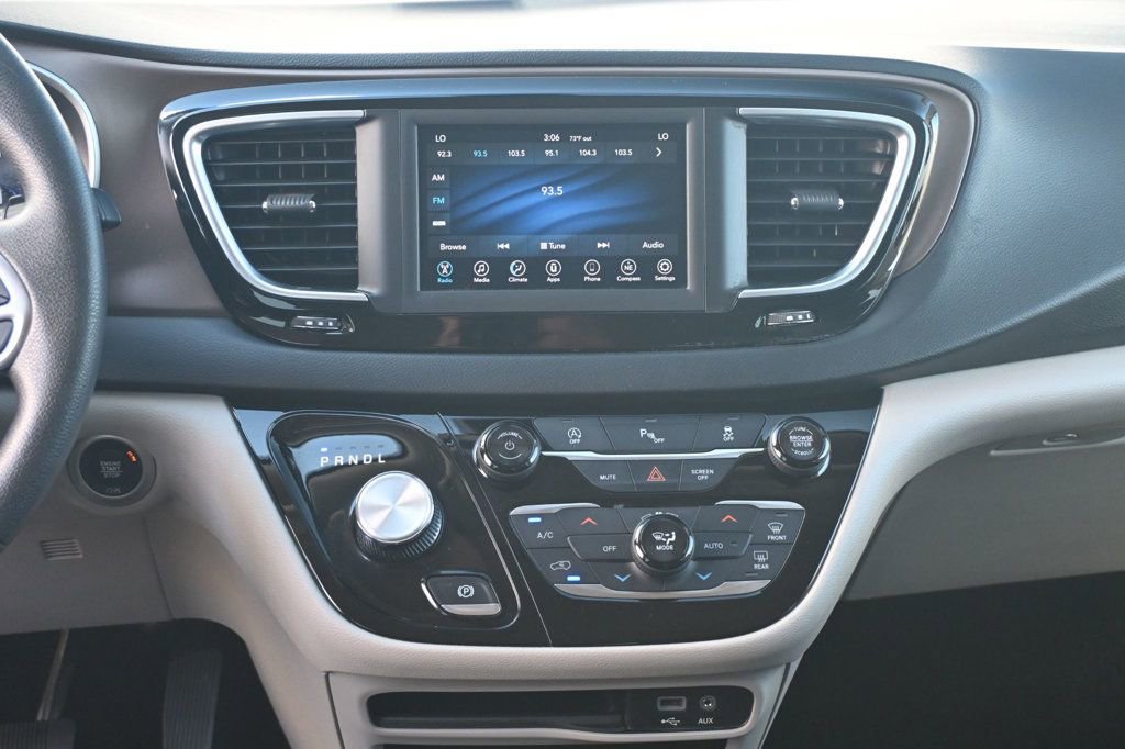 Used 2018 Chrysler Pacifica Touring Plus image 11