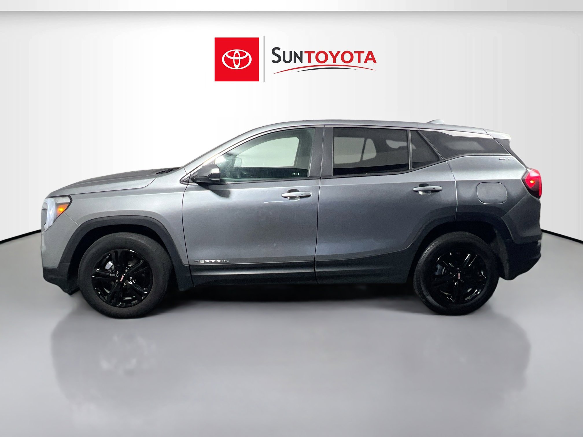 Used 2024 GMC Terrain SLE FWD image 7