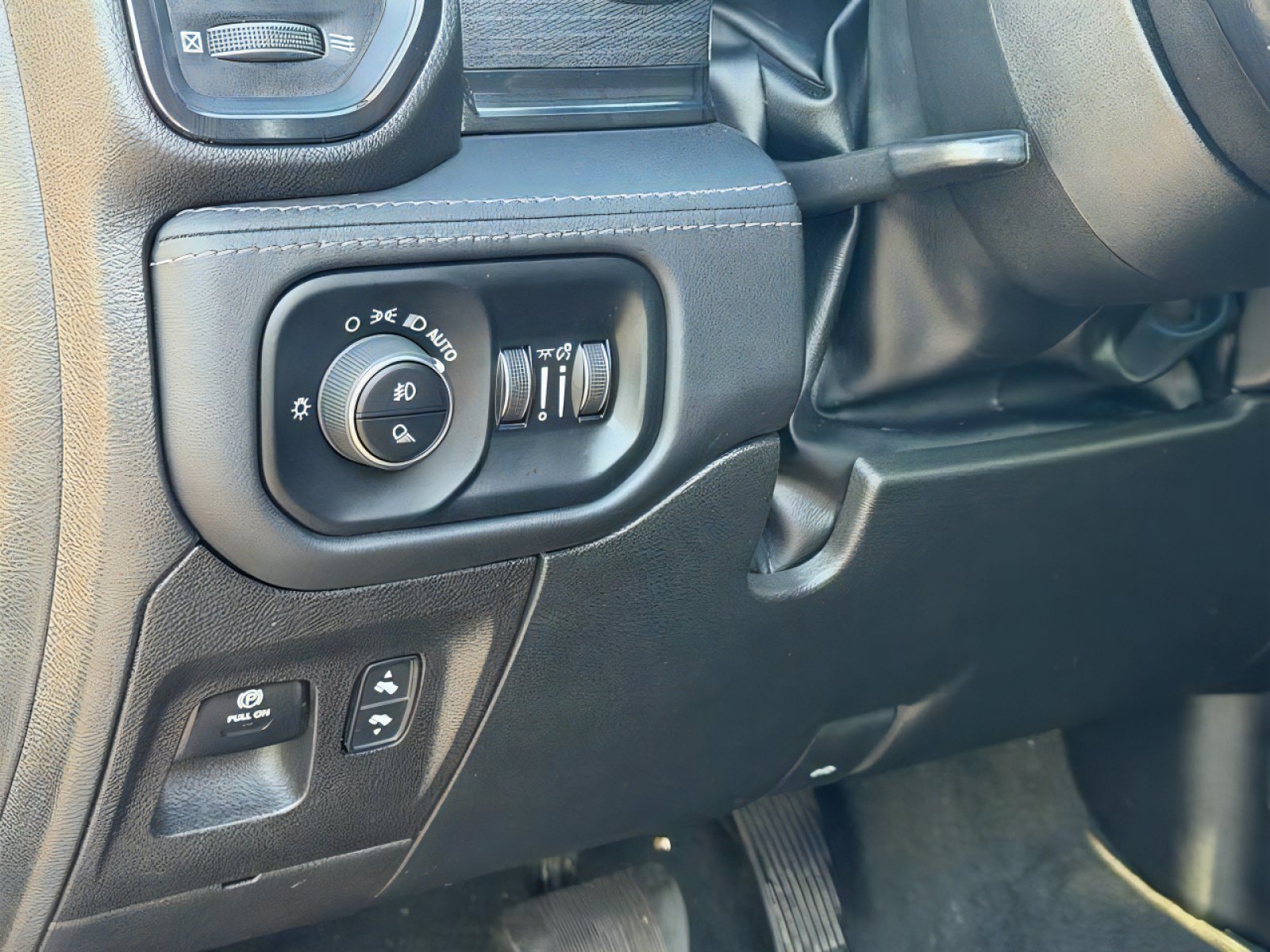 Used 2022 RAM 1500 Limited AWD/4WD image 23