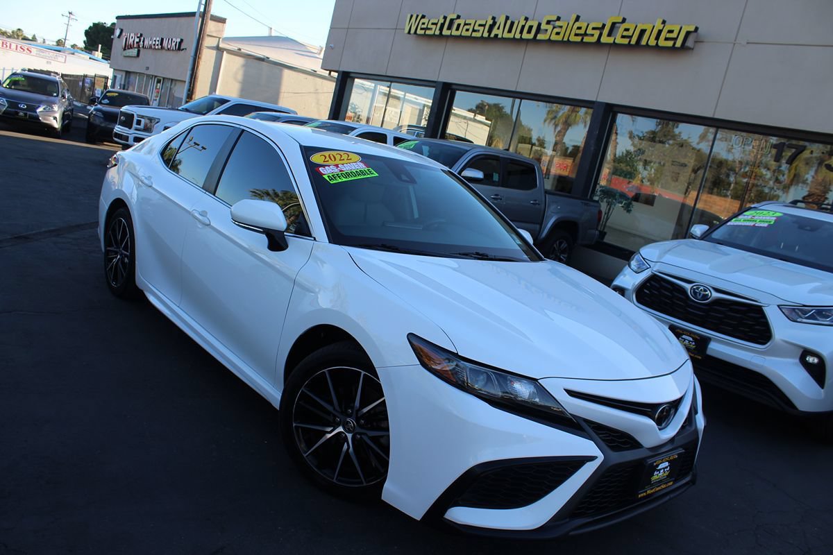 Used 2022 Toyota Camry SE w/ Convenience Package FWD image 34