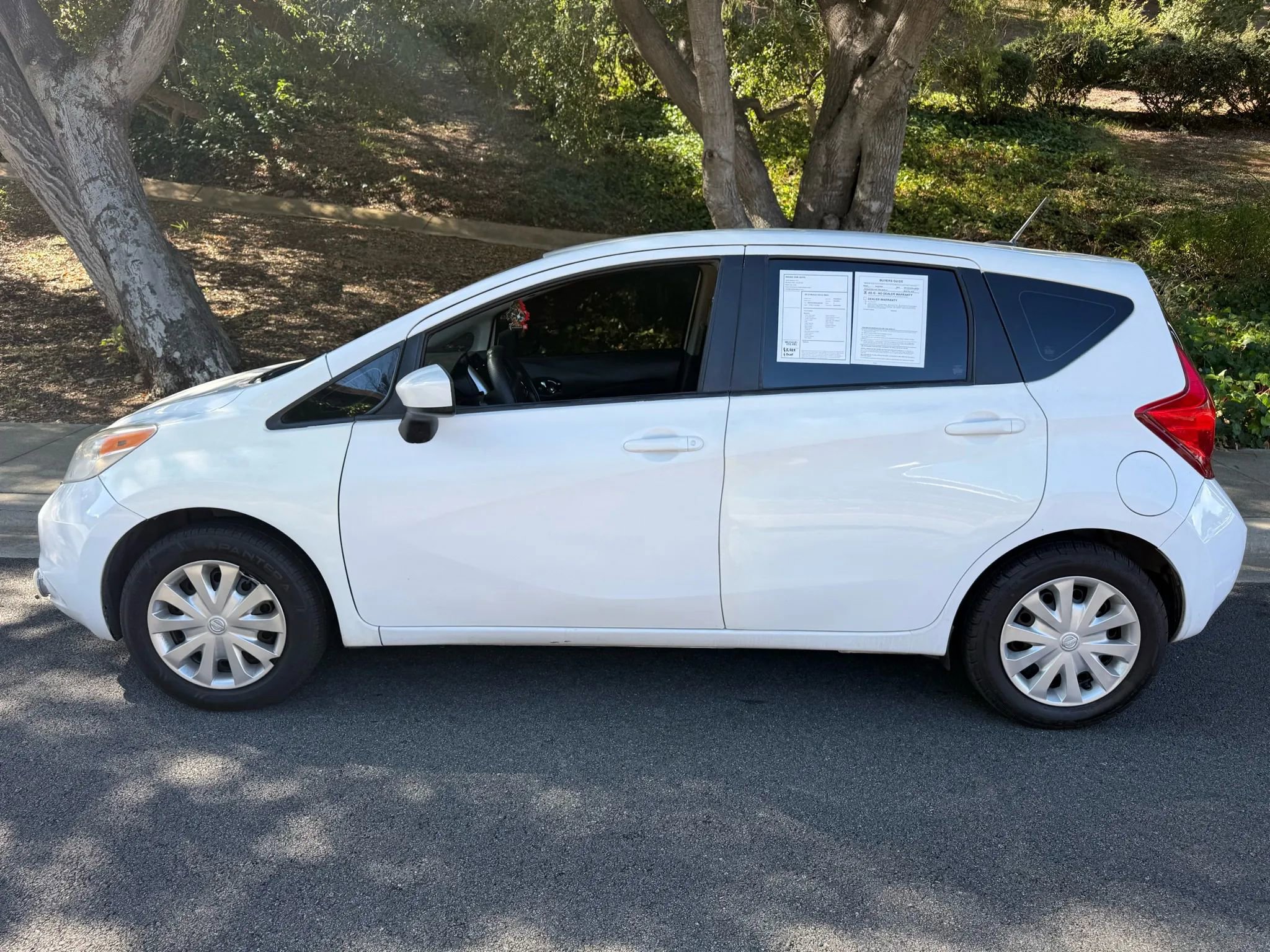 Used 2016 Nissan Versa Note SV FWD image 2