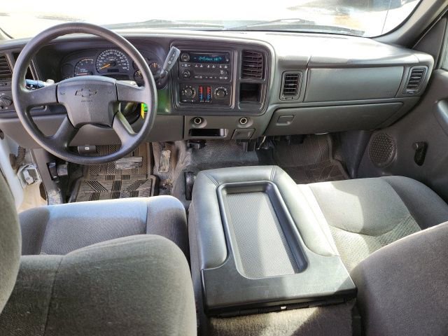 Used 2005 Chevrolet Silverado 2500 w/ Heavy-Duty Power Package image 17