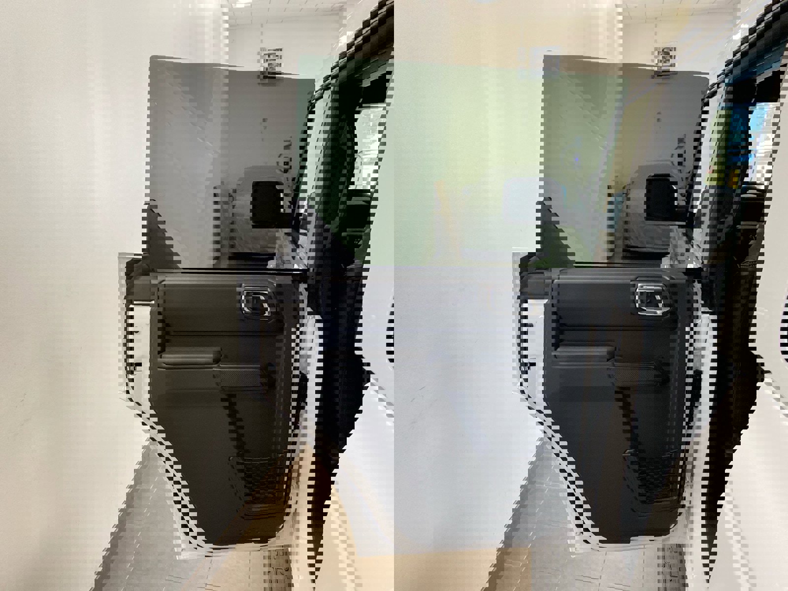 New 2025 Ford Bronco Outer Banks image 8