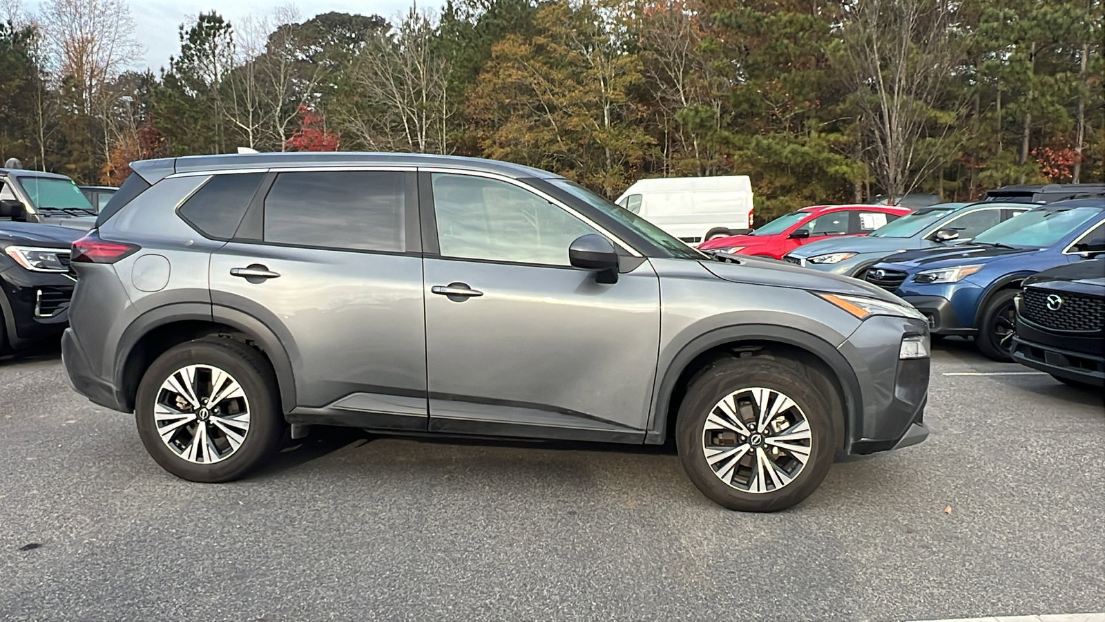 Used 2023 Nissan Rogue SV image 7