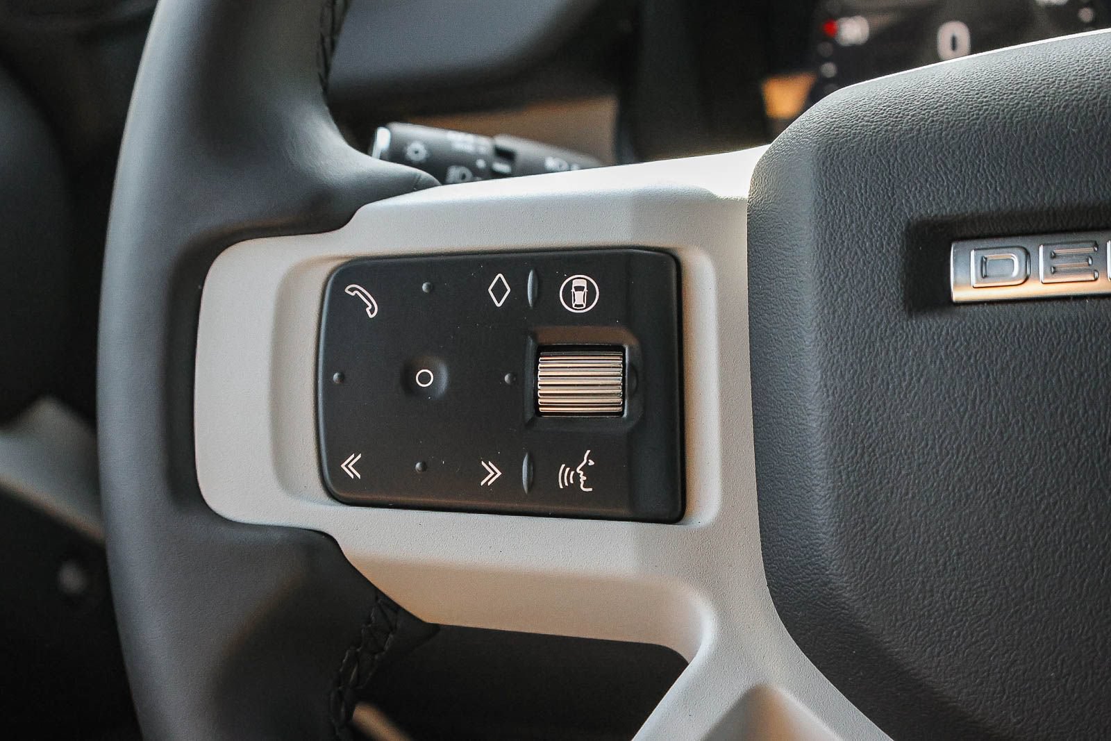 New 2026 Land Rover Defender 110 X-Dynamic SE AWD/4WD image 34