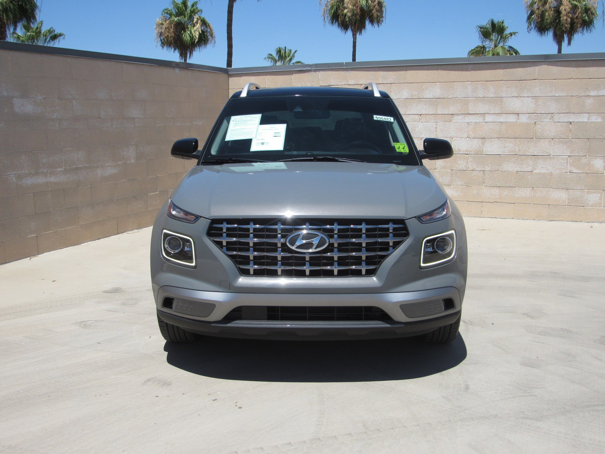 Used 2022 Hyundai Venue Limited FWD image 3