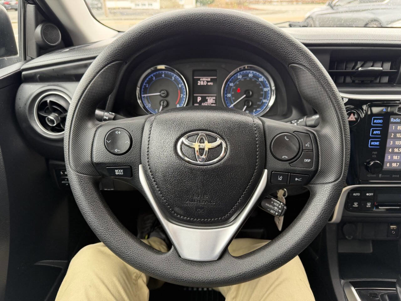 Used 2018 Toyota Corolla LE w/ LE Premium Package w/Moonroof FWD image 29