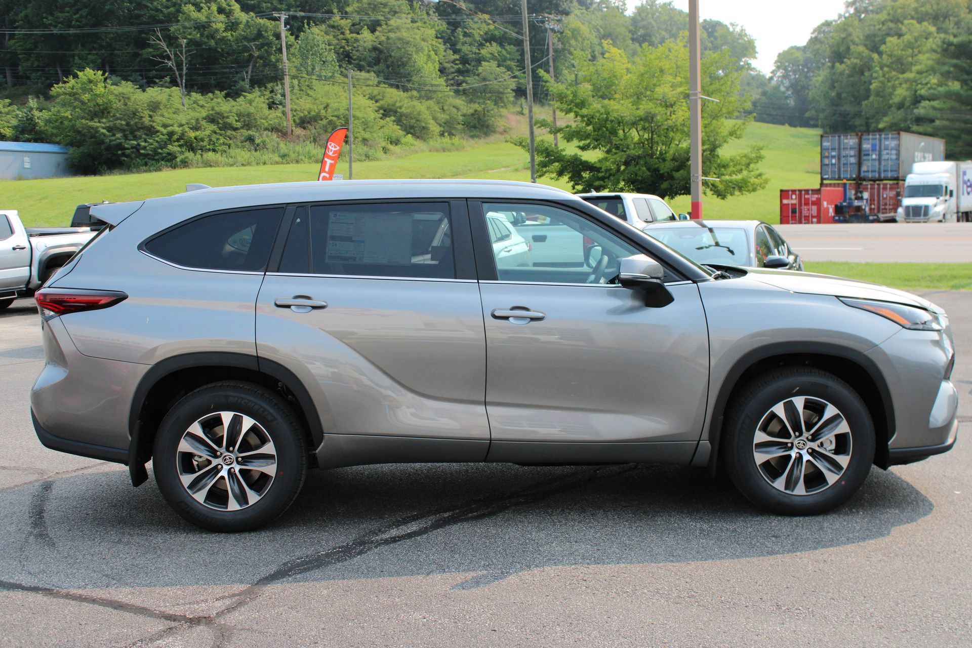 New 2026 Toyota Highlander XLE AWD/4WD image 6