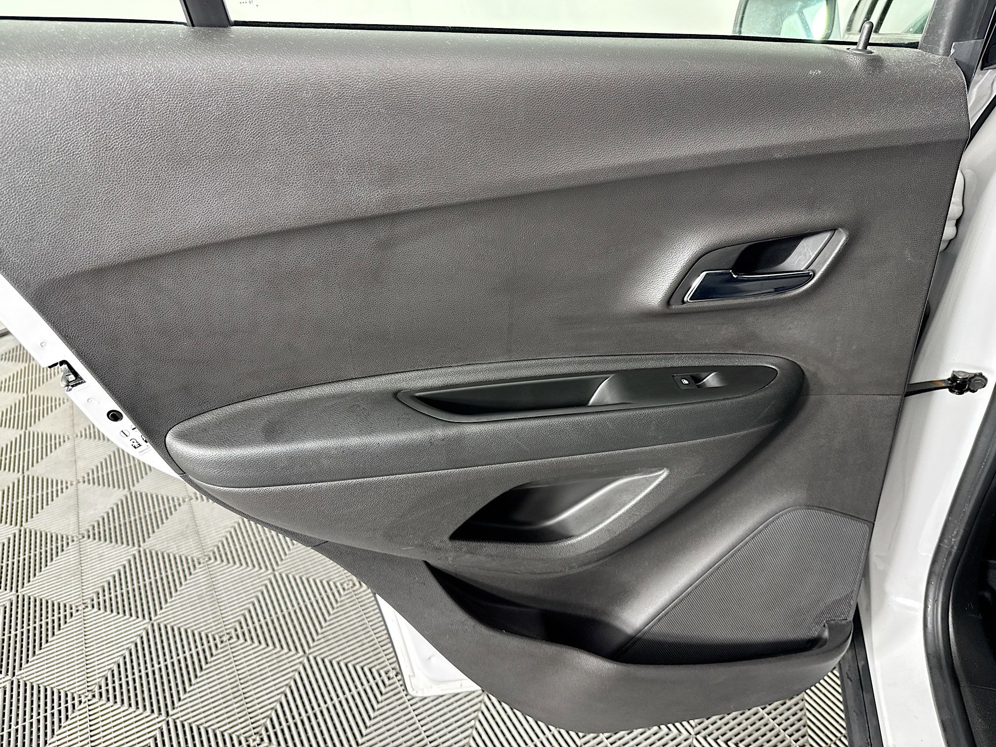 Used 2017 Chevrolet Trax LS image 23