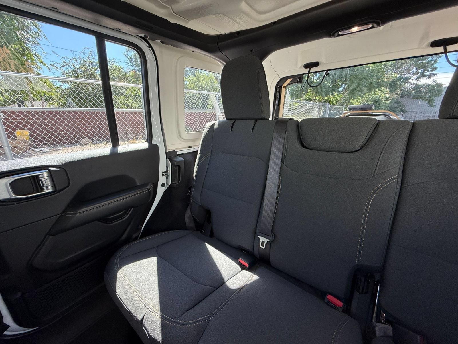 Used 2025 Jeep Wrangler Unlimited Sahara AWD/4WD image 39