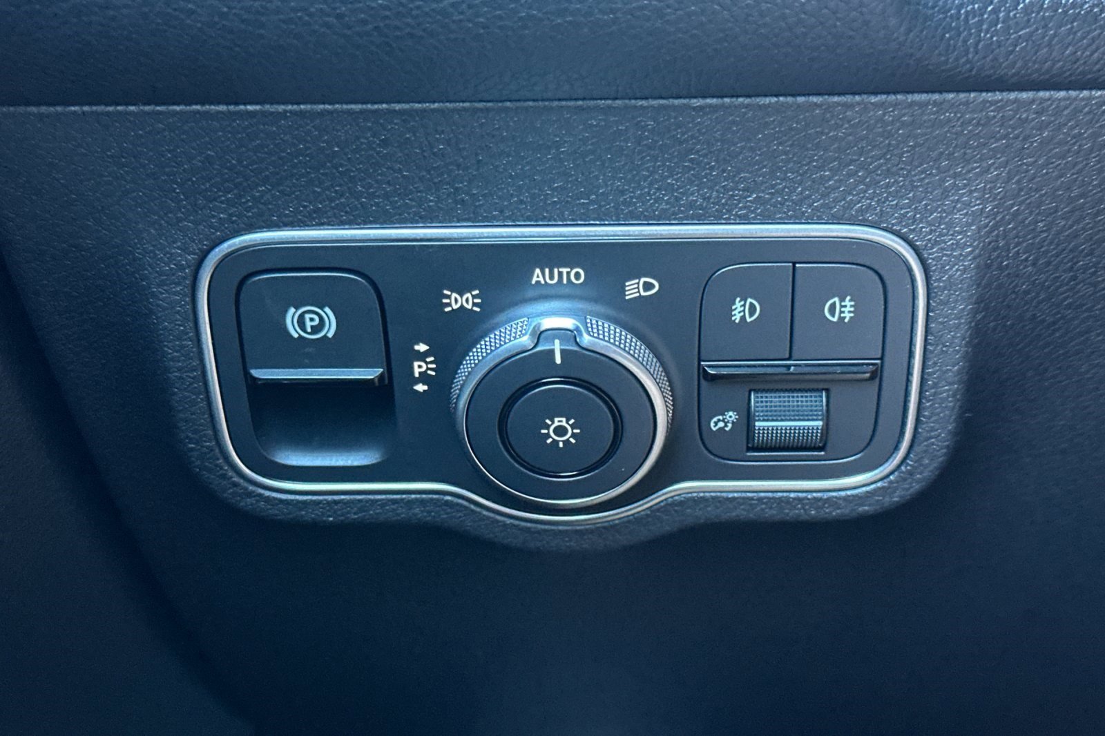 Used 2025 Mercedes-Benz GLB 250 250 image 35