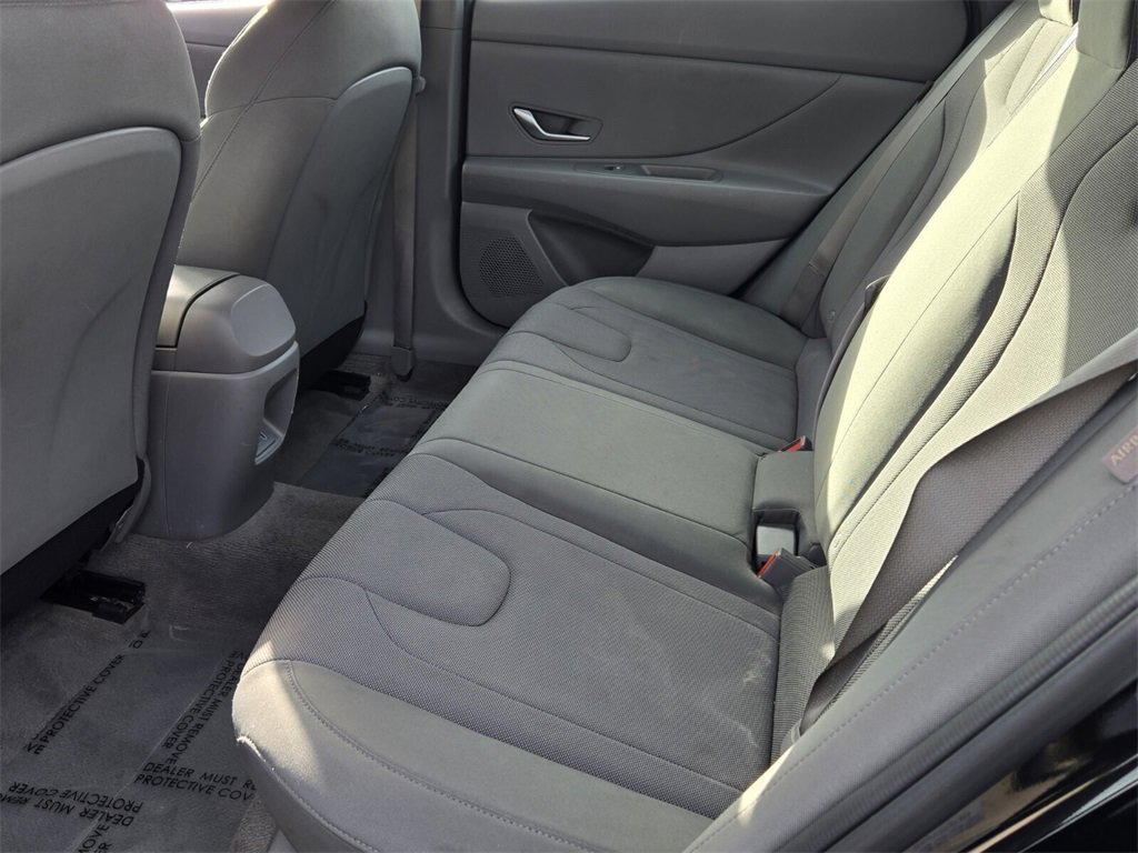 Certified 2025 Hyundai Elantra SE image 11