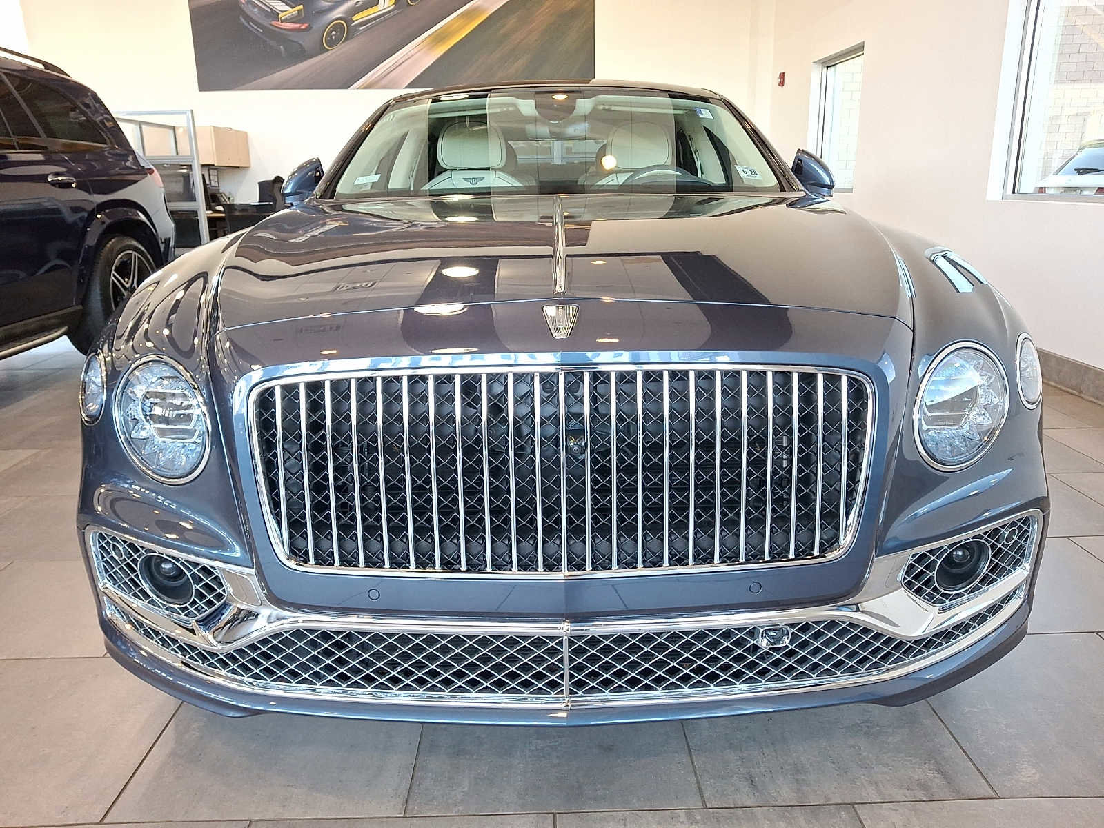 Used 2023 Bentley Flying Spur Azure image 2
