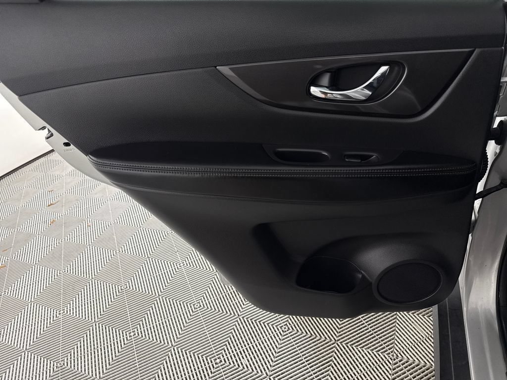 Used 2019 Nissan Rogue S w/ Special Edition Package FWD image 12