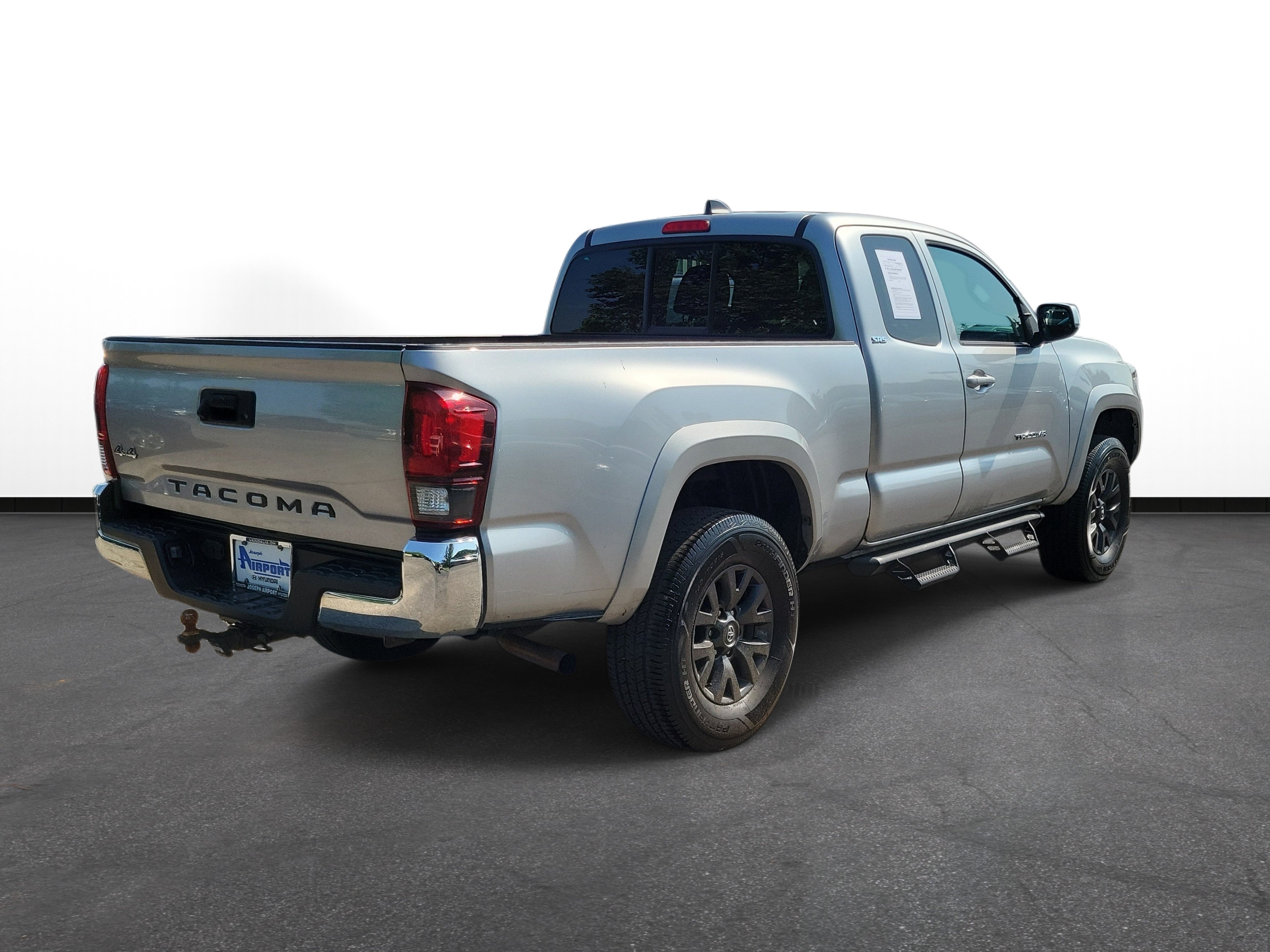 Used 2022 Toyota Tacoma SR AWD/4WD image 4