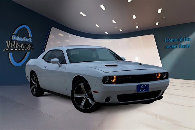 Used 2018 Dodge Challenger SXT image 1
