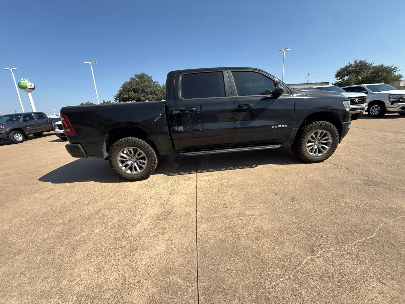 Used 2024 RAM 1500 Laramie AWD/4WD image 8