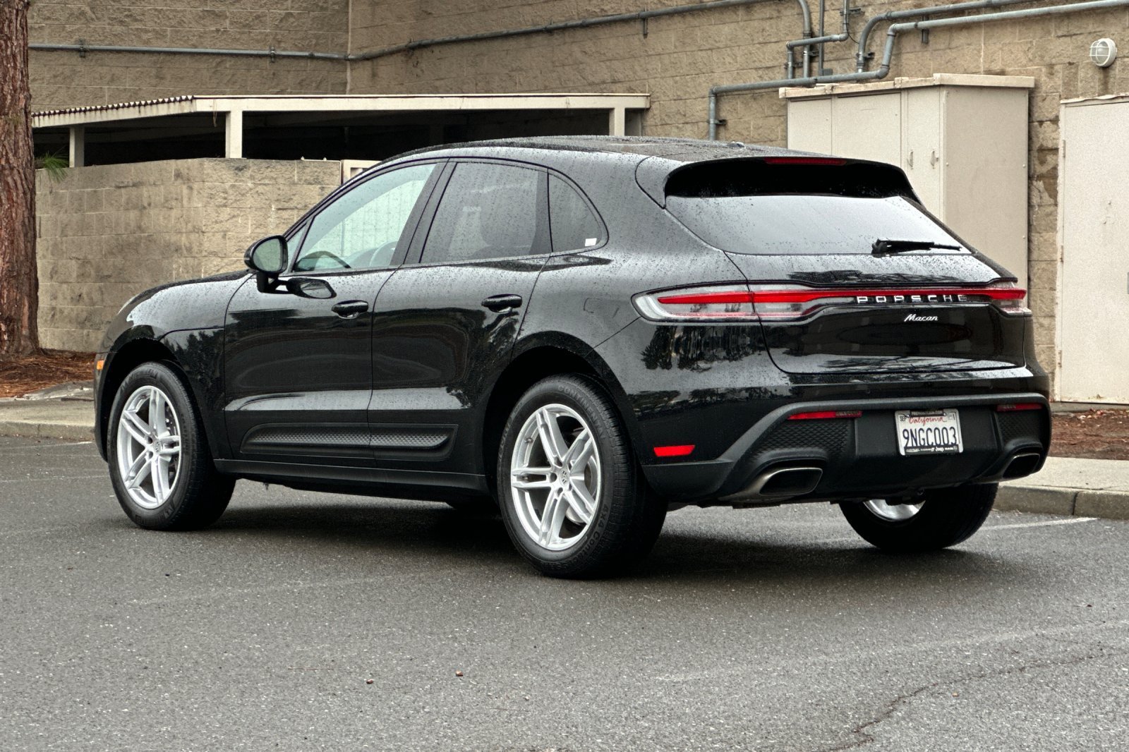 Used 2024 Porsche Macan AWD/4WD image 5