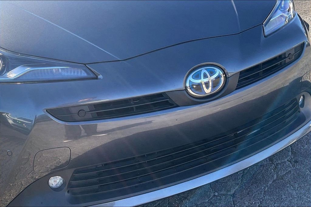 Used 2020 Toyota Prius LE image 32