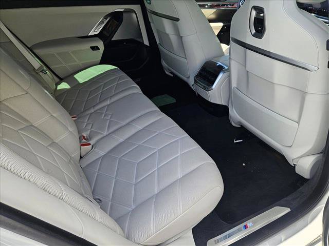 Certified 2024 BMW i7 eDrive50 w/ M Sport Package RWD image 18
