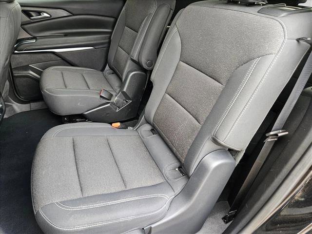 Used 2025 Chevrolet Traverse LT image 18