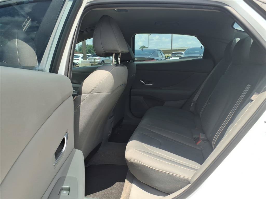 Used 2025 Hyundai Elantra Sport FWD image 11