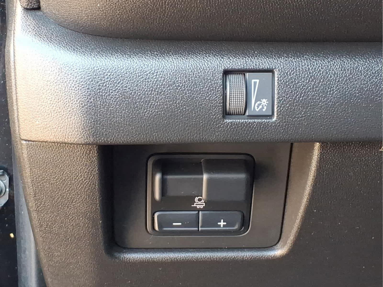Used 2024 Chevrolet Colorado Trail Boss w/ Technology Package AWD/4WD image 17