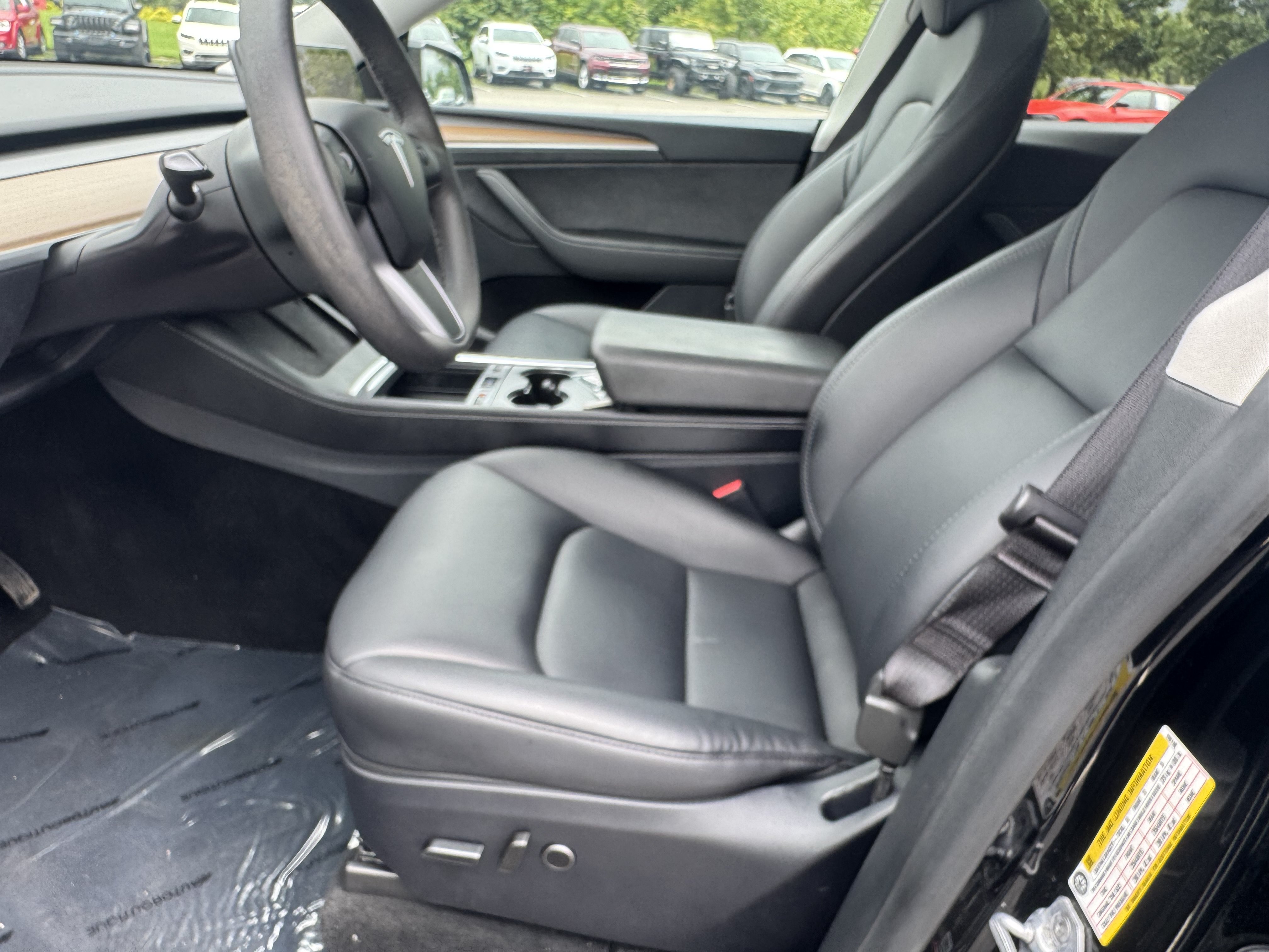Used 2024 Tesla Model Y 2WD image 28