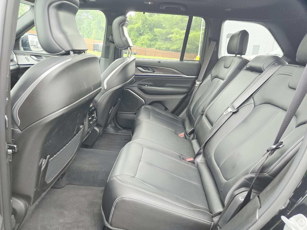 Used 2023 Jeep Grand Cherokee Overland w/ Luxury Tech Group IV AWD/4WD image 13