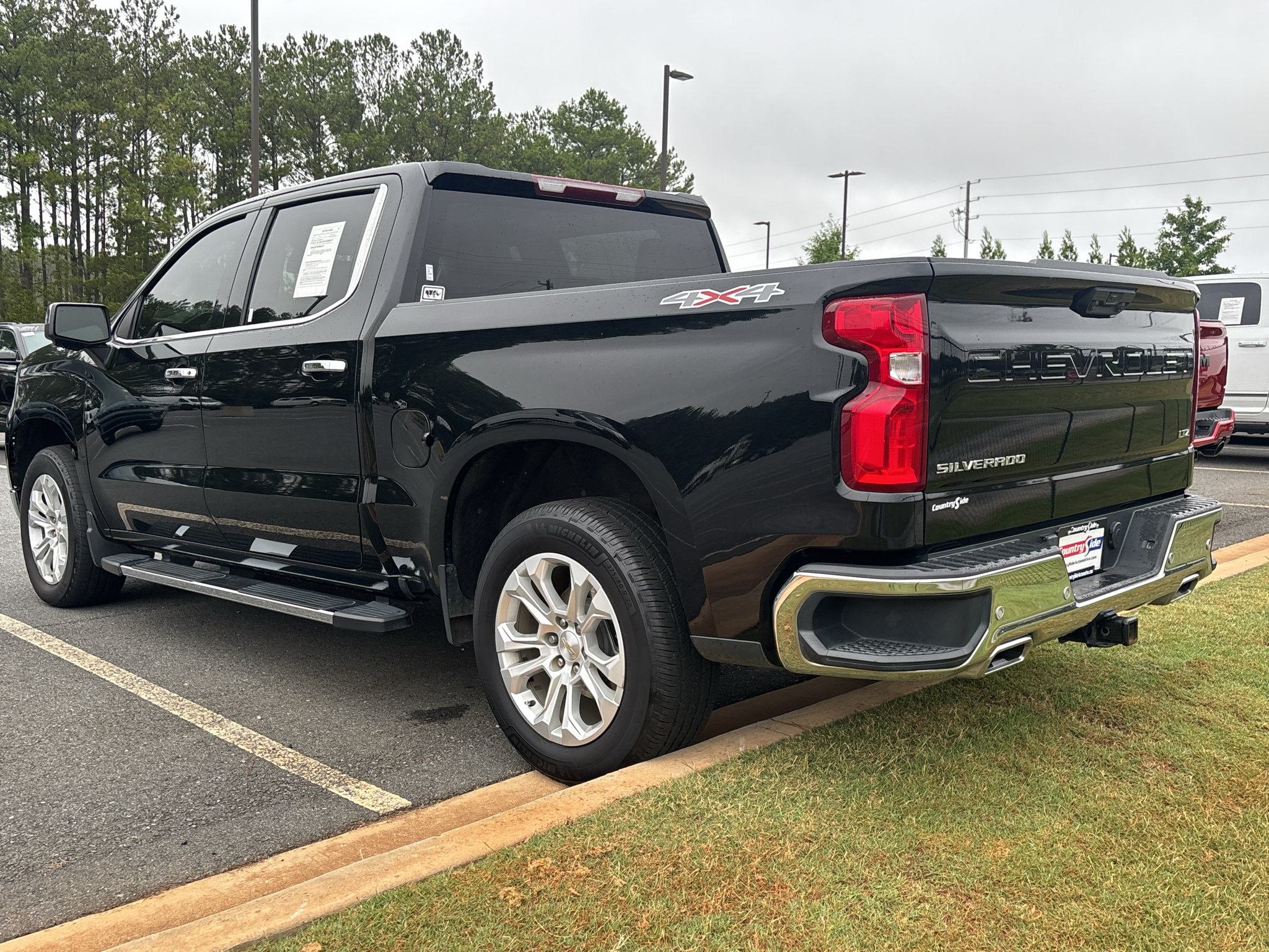 Used 2023 Chevrolet Silverado 1500 LTZ AWD/4WD image 4