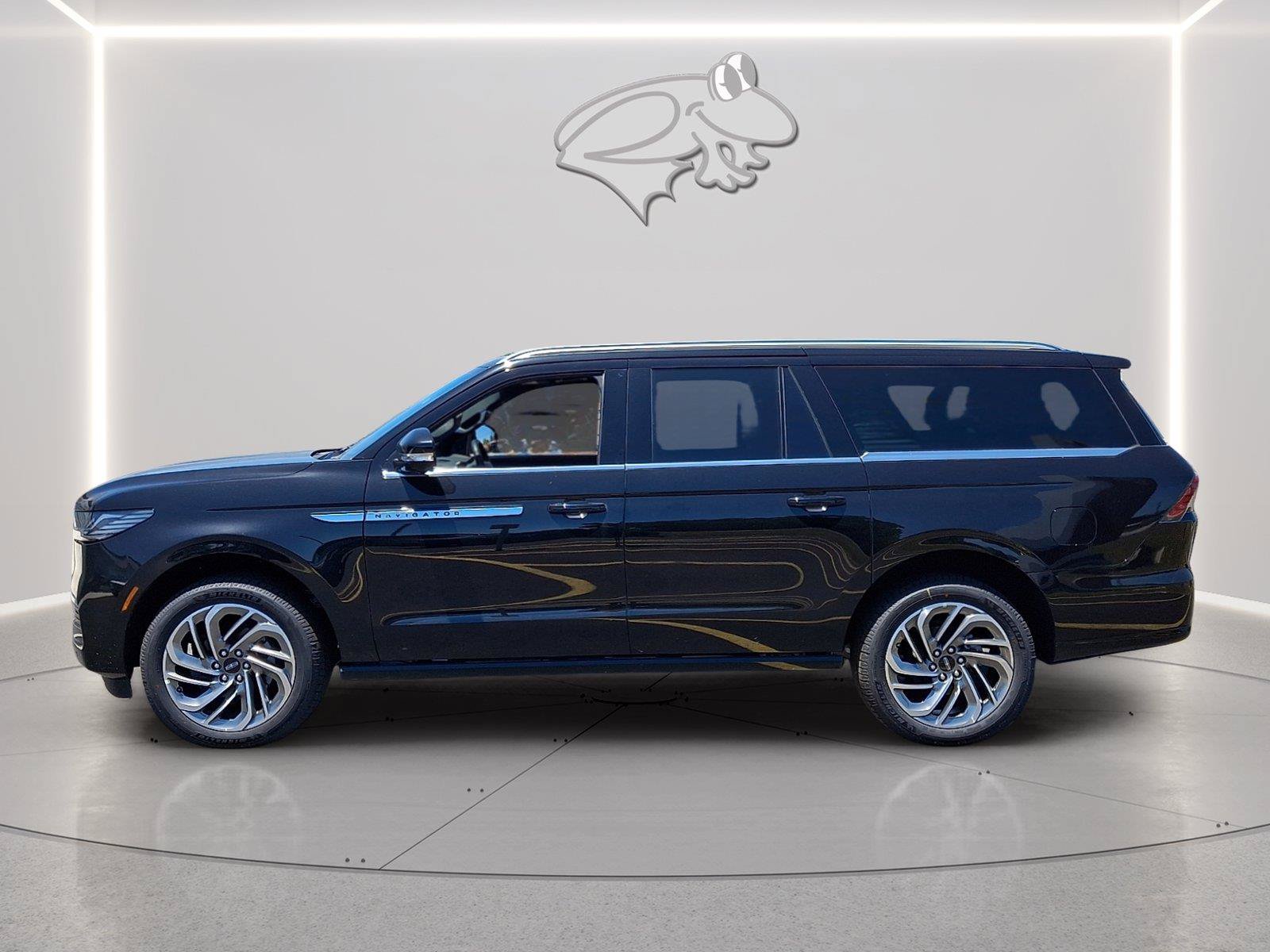 New 2026 Lincoln Navigator L Reserve AWD/4WD image 2