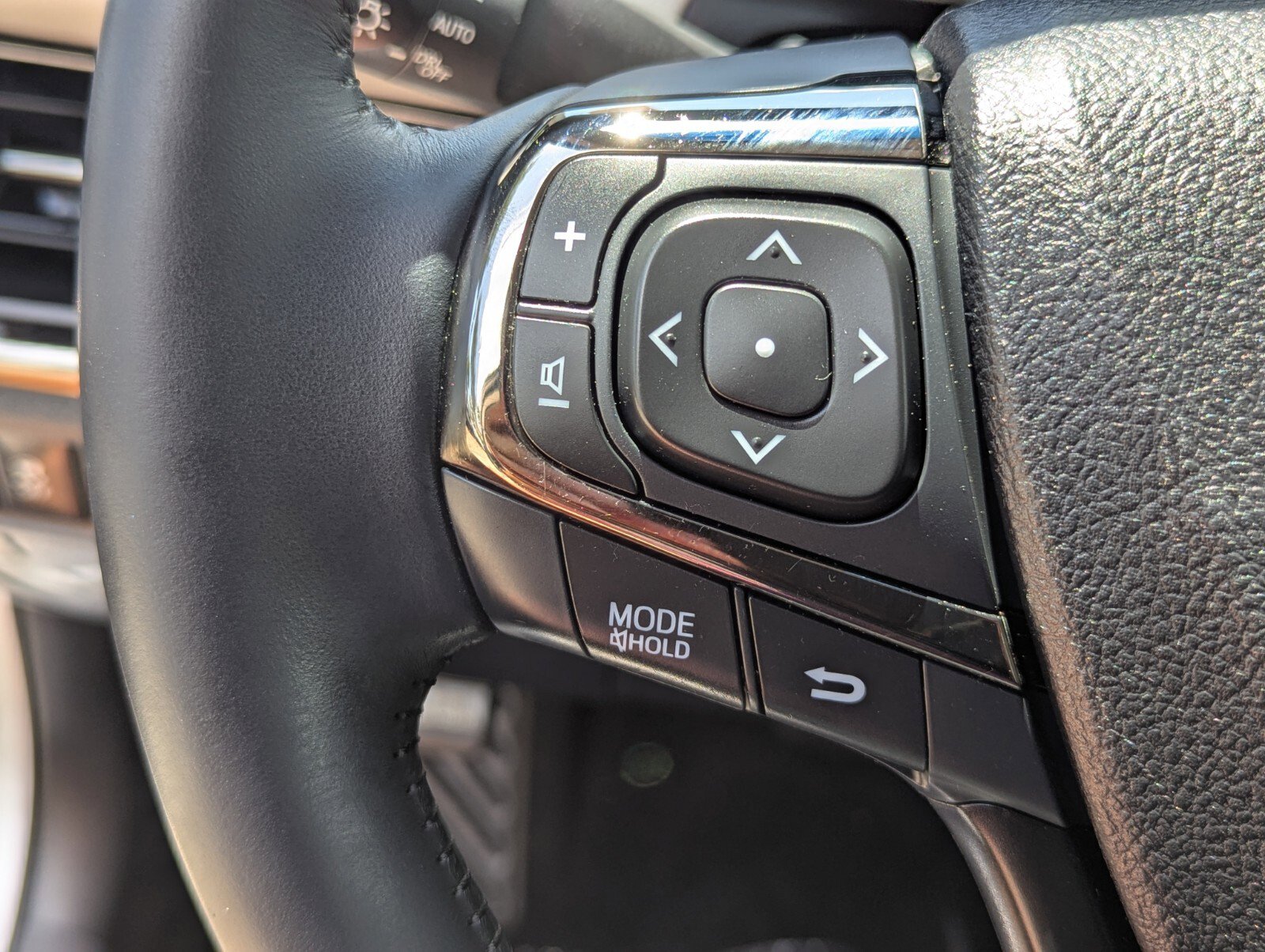 Used 2016 Toyota Avalon Limited w/ Toyota Safety Sense Package FWD image 36