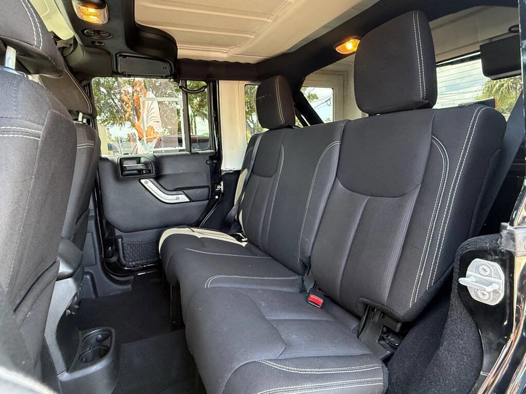 Used 2015 Jeep Wrangler Unlimited Sahara w/ Connectivity Group image 22