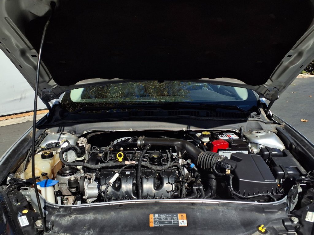 Used 2013 Ford Fusion SE FWD image 3