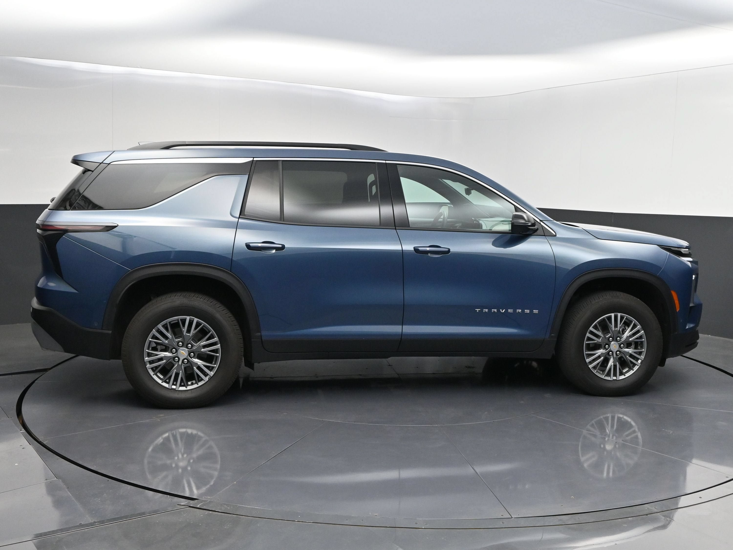 Certified 2026 Chevrolet Traverse LT w/ Enhanced Driving Package FWD image 9