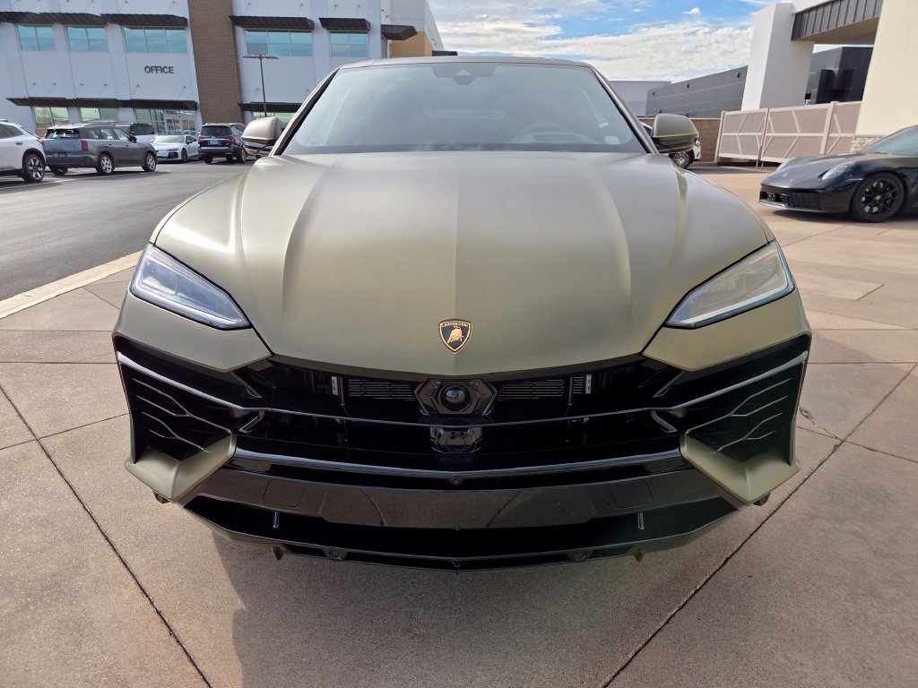 Used 2025 Lamborghini Urus SE AWD/4WD image 2