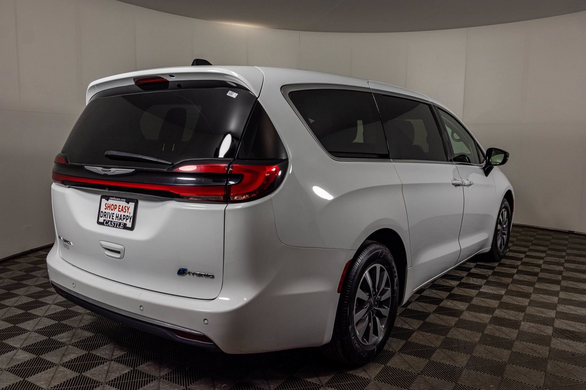 Used 2024 Chrysler Pacifica Limited FWD image 16