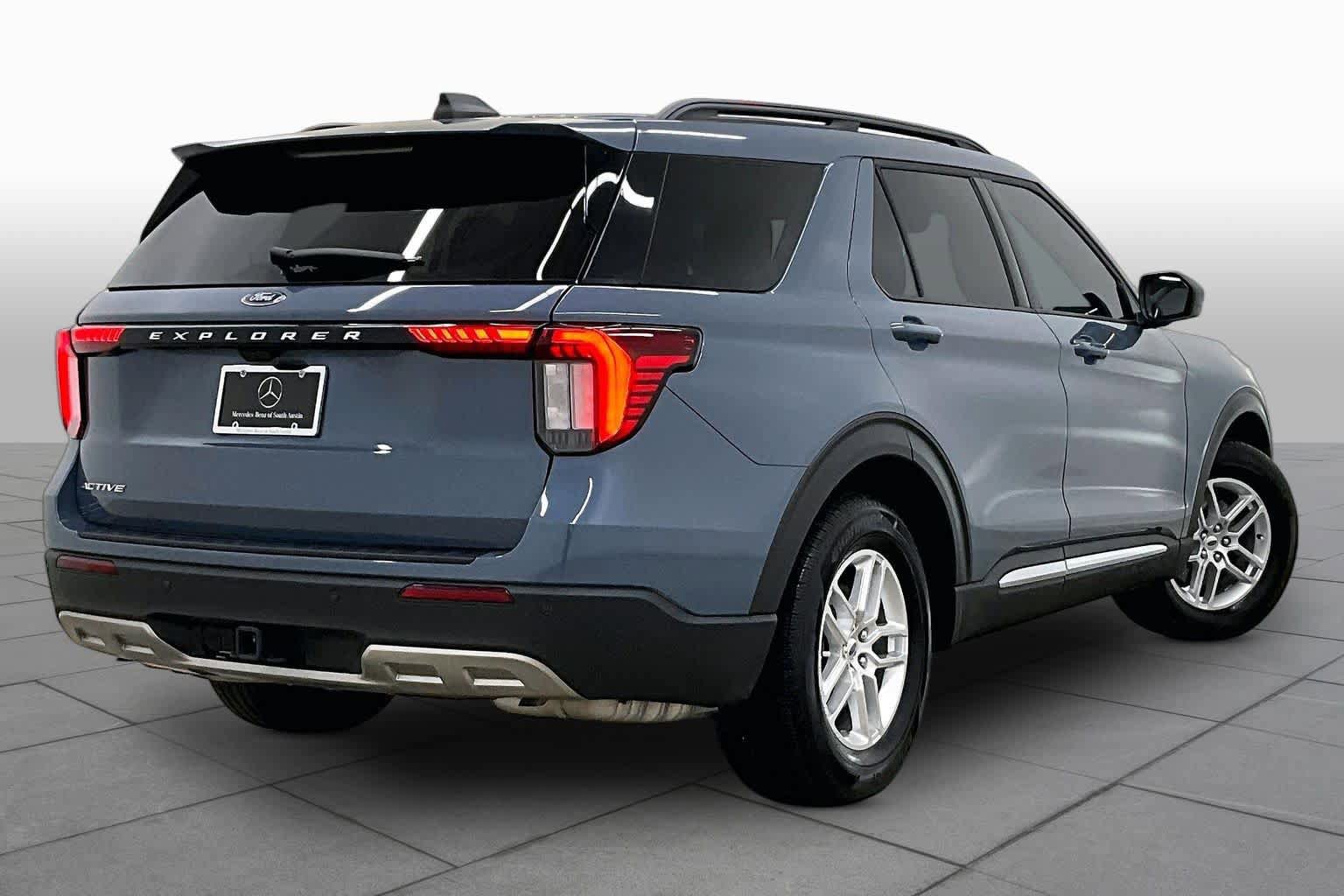 Used 2025 Ford Explorer Active w/ Active Comfort Package RWD image 13