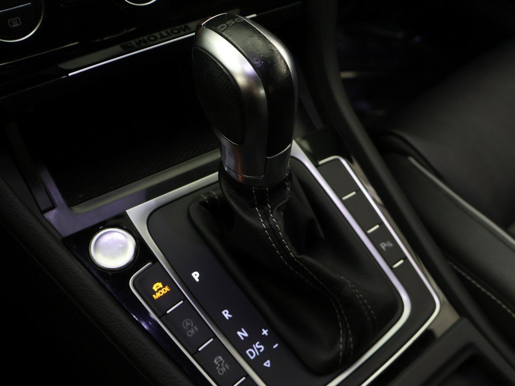 Used 2018 Volkswagen Golf R 4-Door image 52