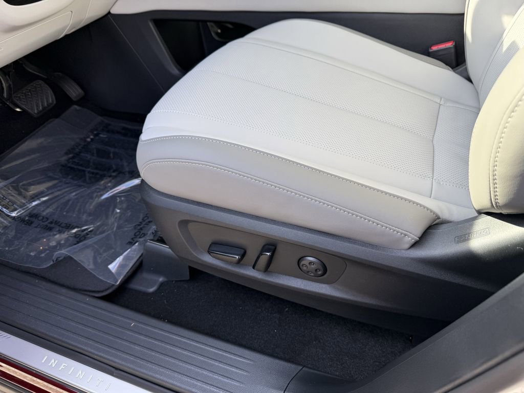 New 2026 INFINITI QX60 Luxe image 15