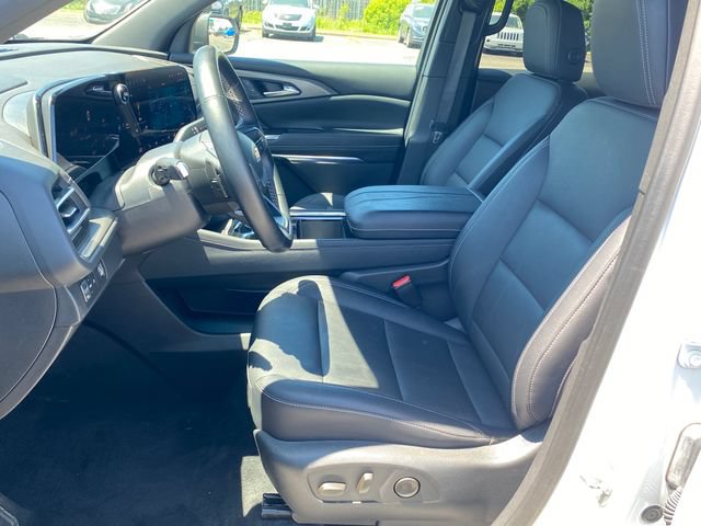 Certified 2025 Chevrolet Traverse LT FWD image 18