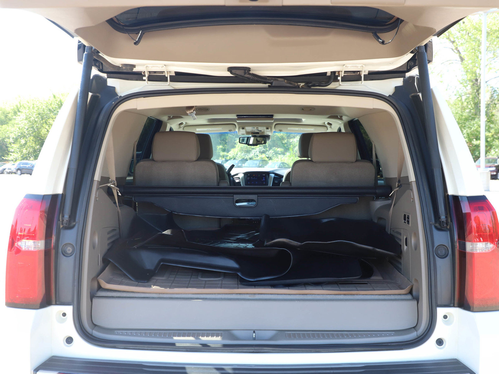 Used 2015 Chevrolet Tahoe LTZ AWD/4WD image 17