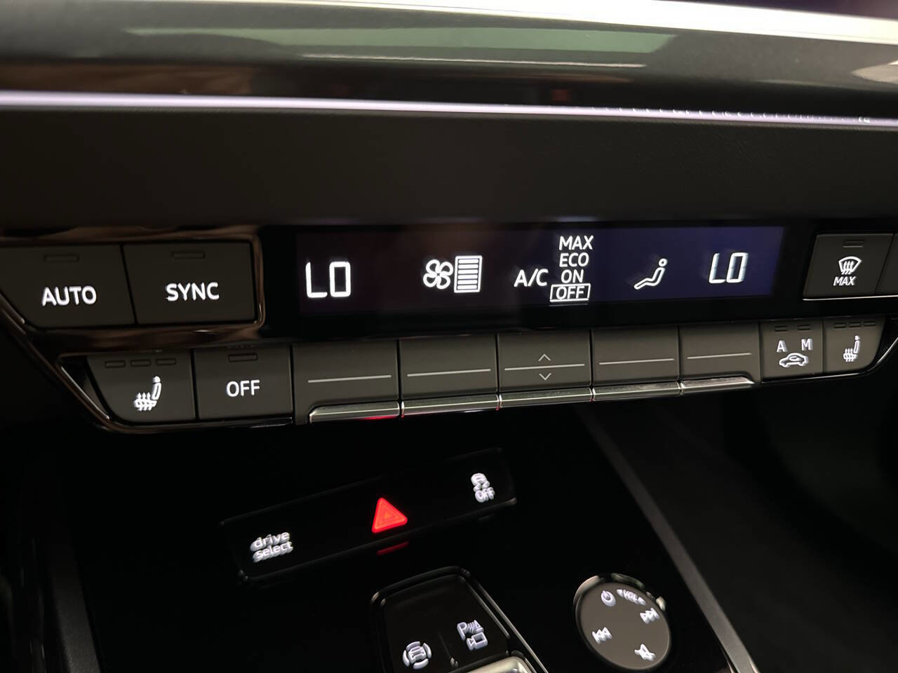 Used 2024 Audi Q4 e-tron Premium w/ Convenience Package image 22