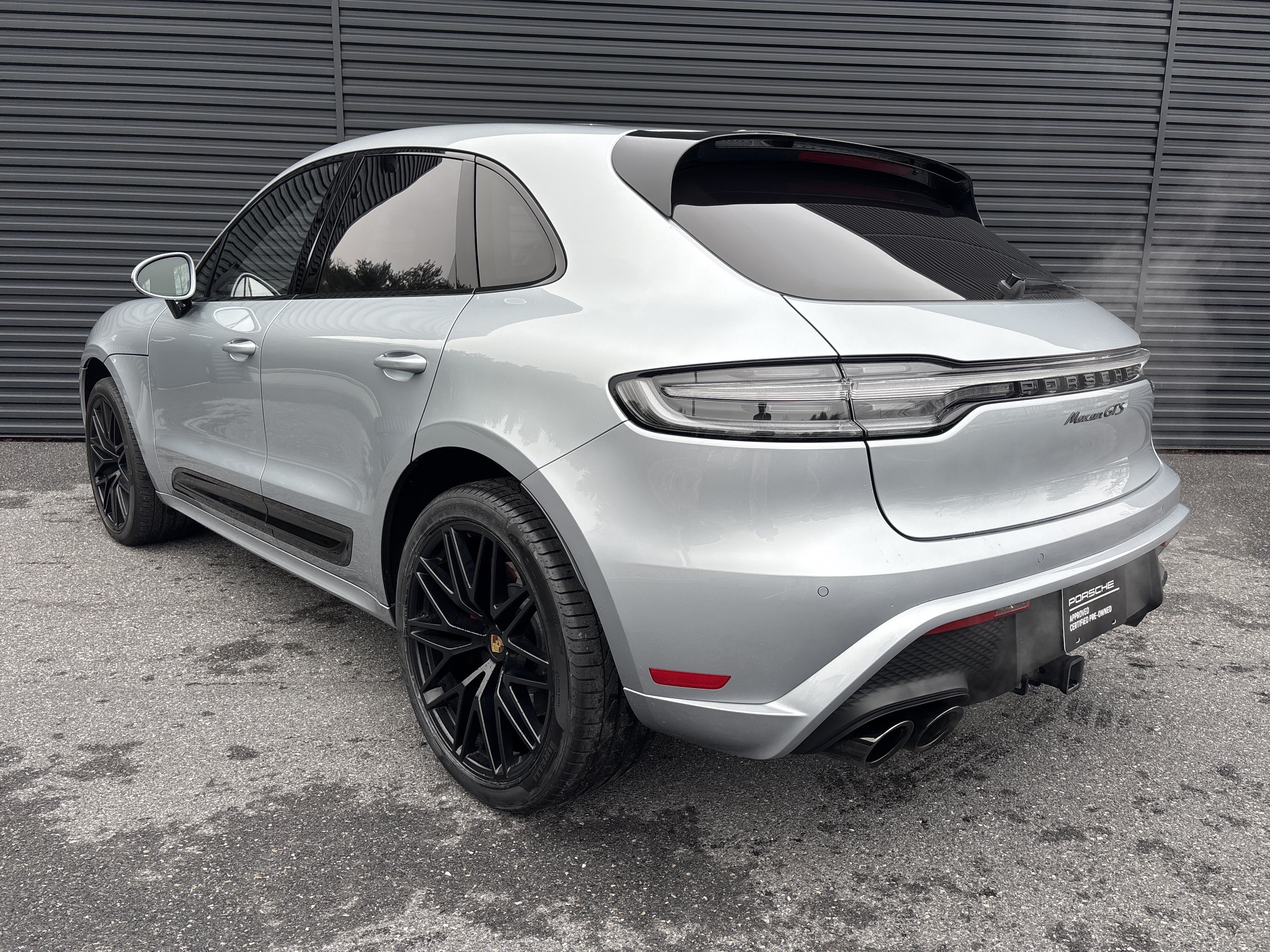 Certified 2025 Porsche Macan GTS AWD/4WD image 3