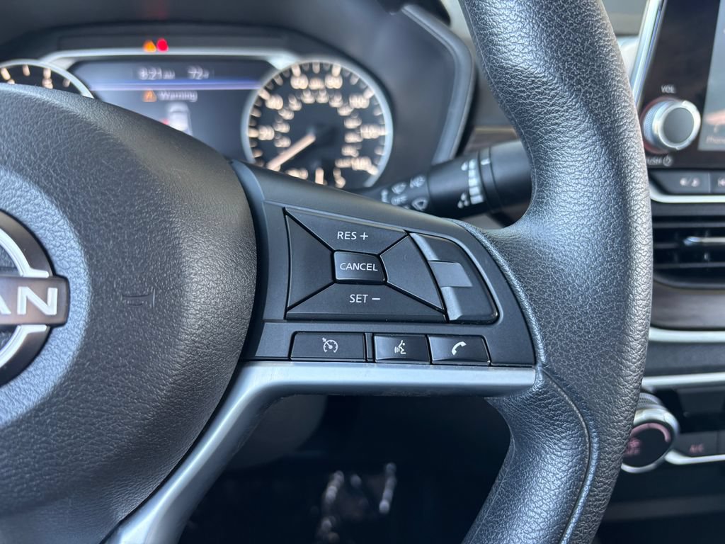 Used 2025 Nissan Altima 2.5 SV FWD image 12