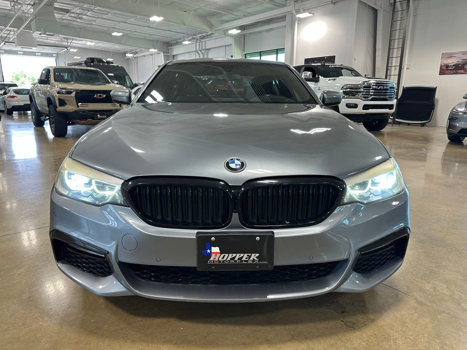 Used 2018 BMW 530i w/ M Sport Package RWD image 2