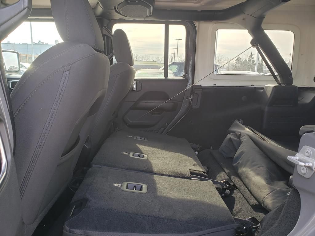 Used 2018 Jeep Wrangler Unlimited Sahara w/ Cold Weather Group image 17