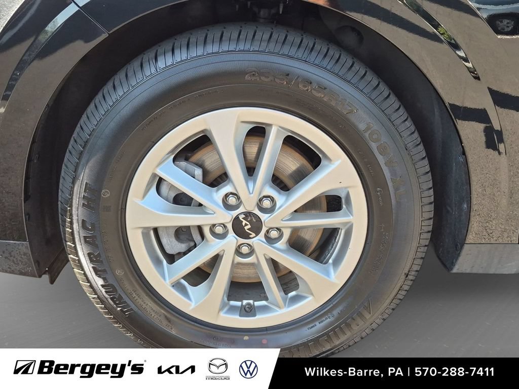 Used 2022 Kia Carnival LX FWD image 11