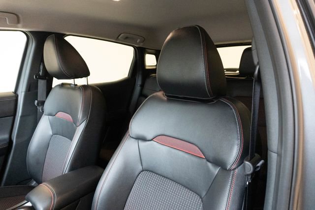 Used 2025 Nissan Kicks SR image 20