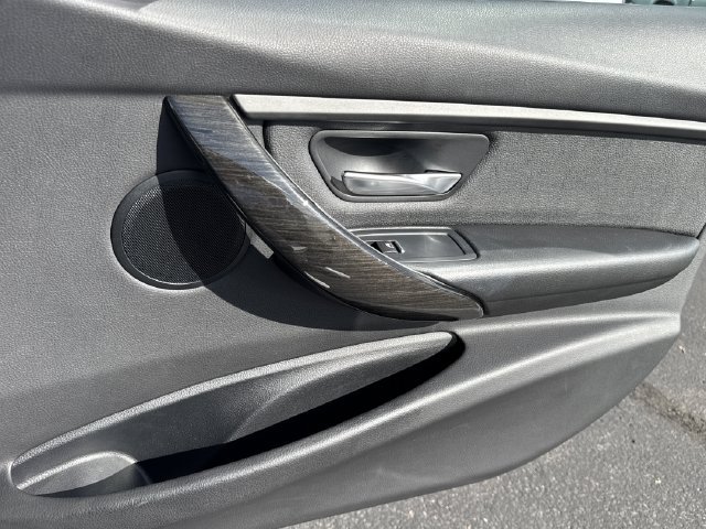 Used 2018 BMW 320i Sedan w/ Convenience Package RWD image 24